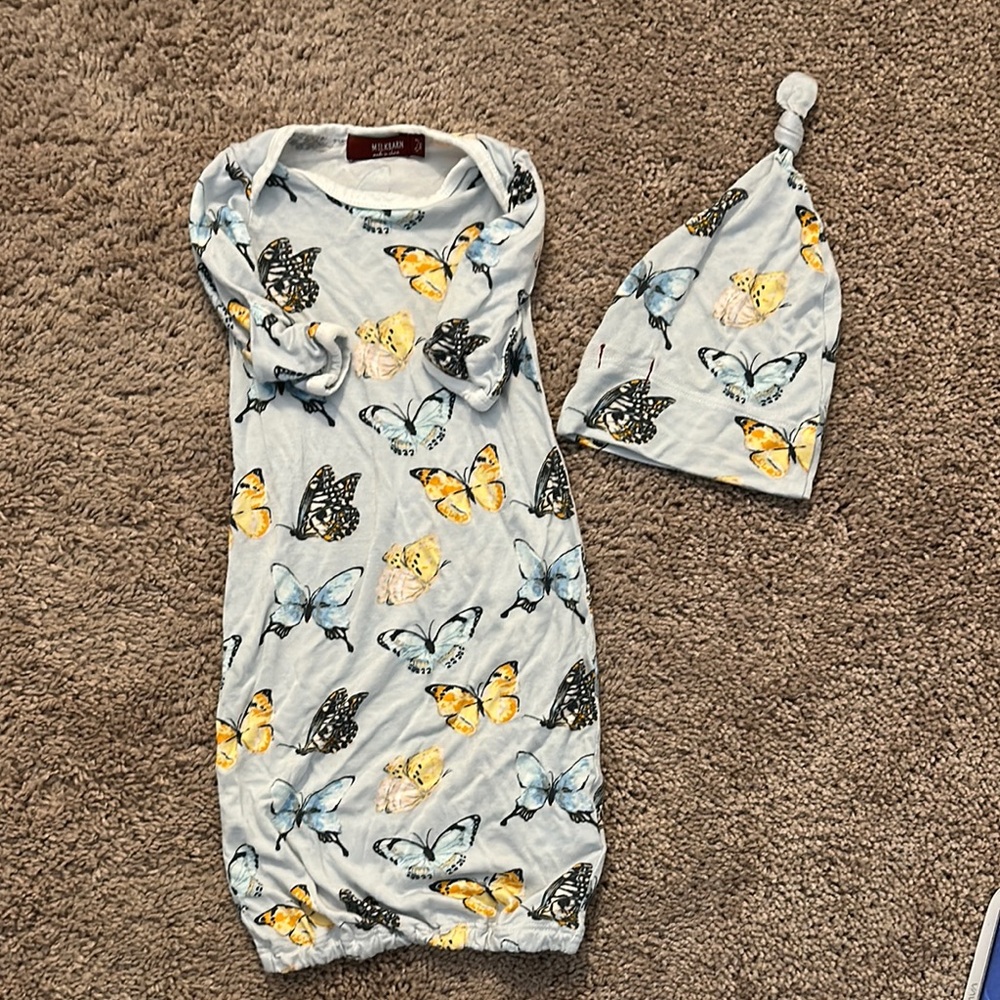 Butterfly Print Baby Gown and Hat Set